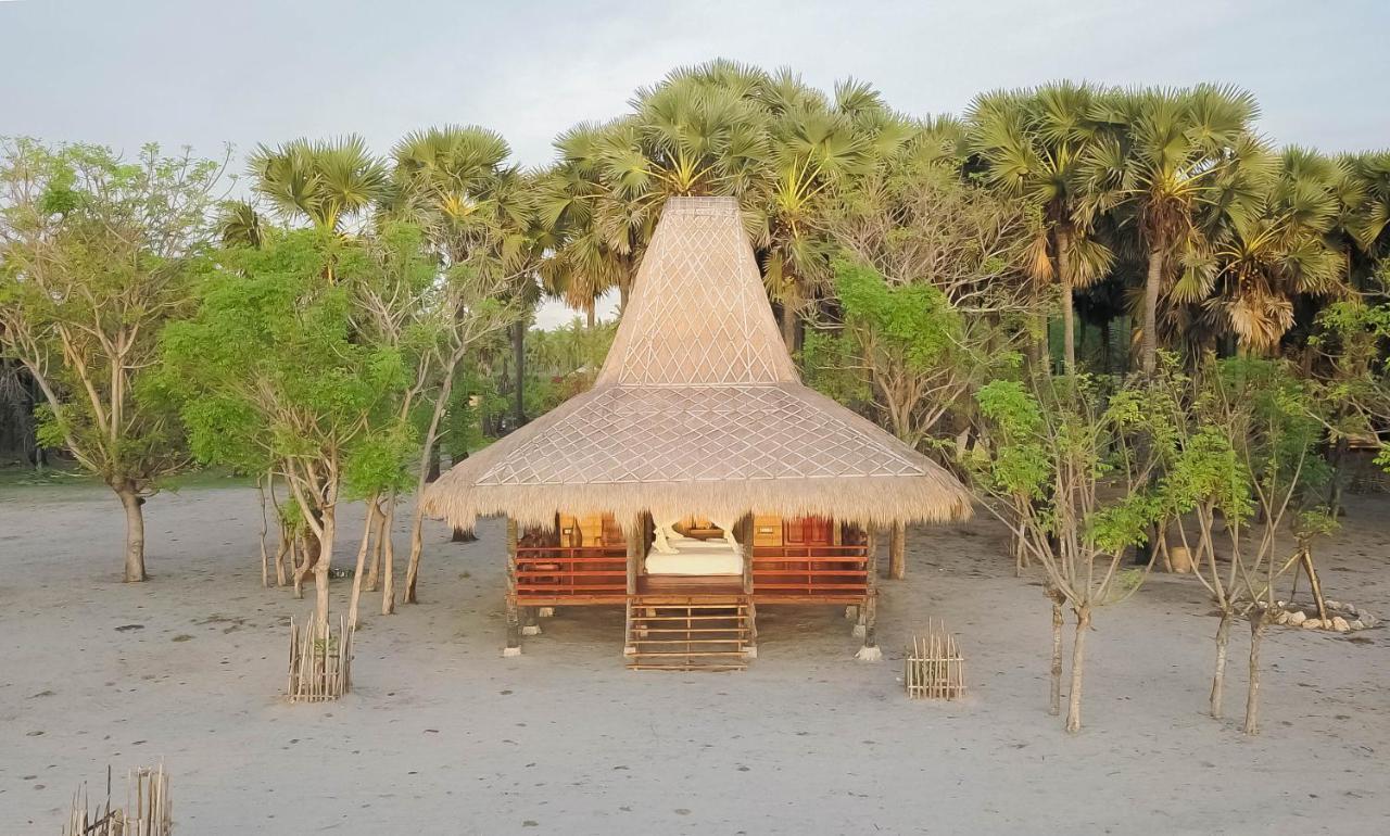 Costa Beach Resort & Club Waingapu Exterior photo